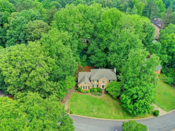 Lovely Family Home ~ Great Schools Nearby