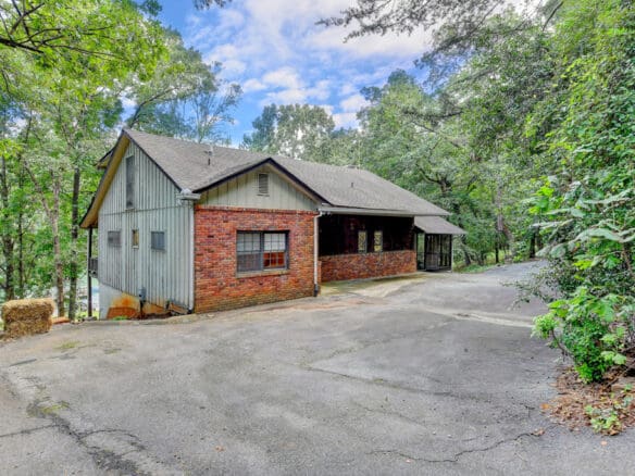 Fabulous Find on Lake Lanier!