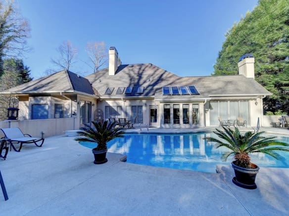 Gorgeous Ranch In Peachtree Corners