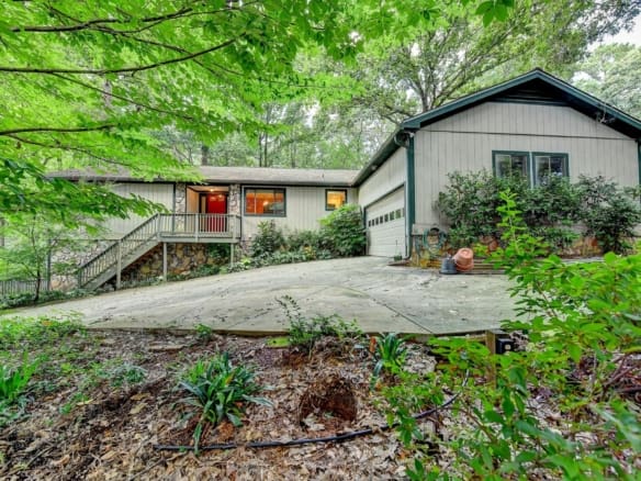 Fantastic Ranch in Berkeley Lake