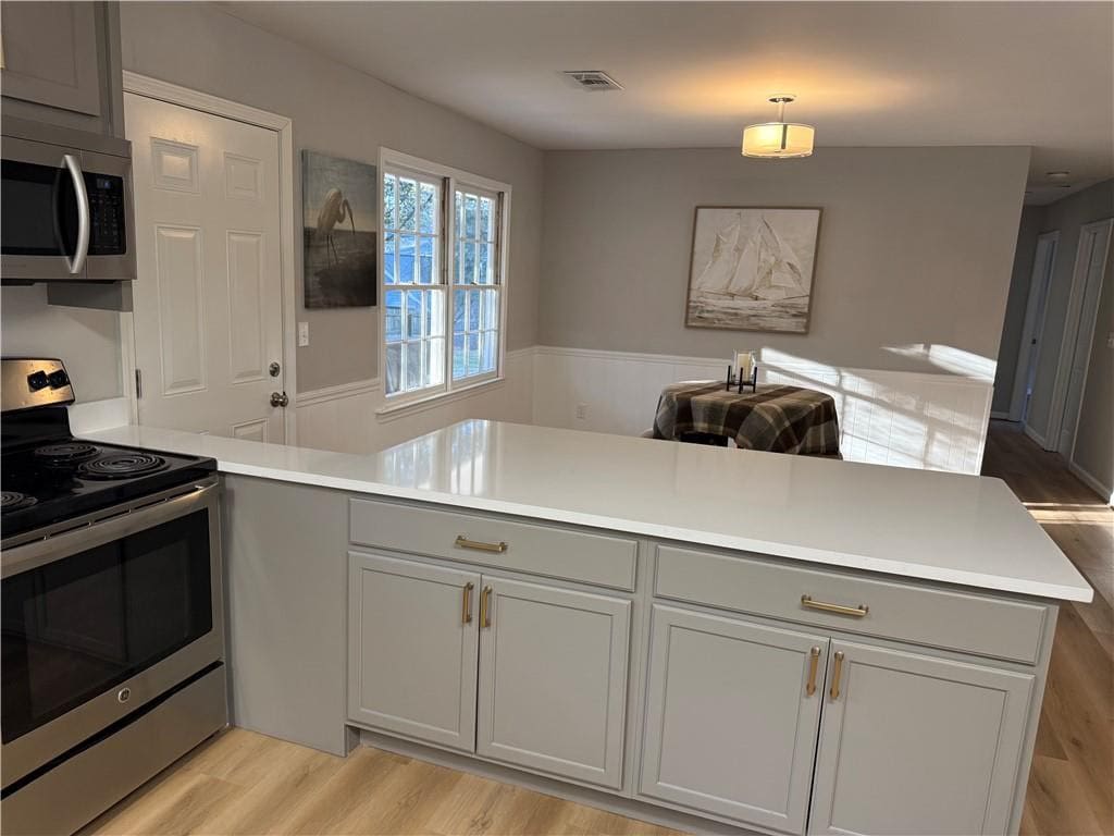 Great Ranch One Mile from Downtown Duluth