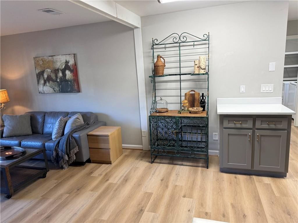 Great Ranch One Mile from Downtown Duluth