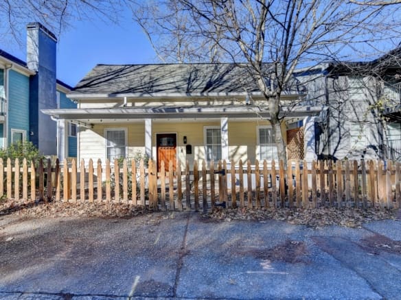 Adorable Bungalow steps from BELTLINE