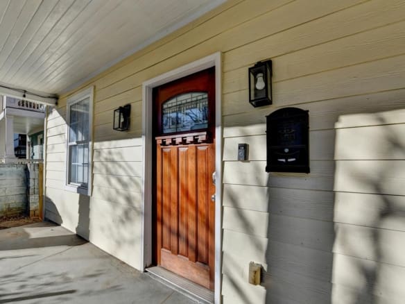 Adorable Bungalow steps from BELTLINE