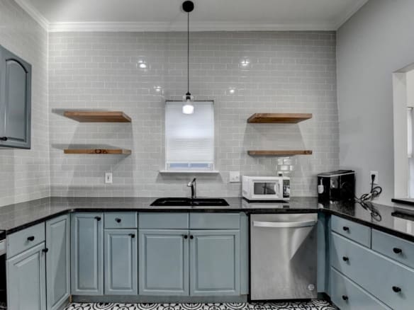 Adorable Bungalow steps from BELTLINE