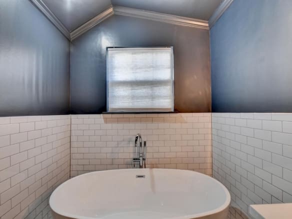 Adorable Bungalow steps from BELTLINE